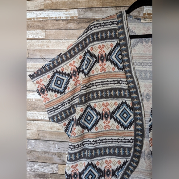 Twenty Second Aztec Short Sleeve Drop Shoulder Cardigan - Picture 2 of 16